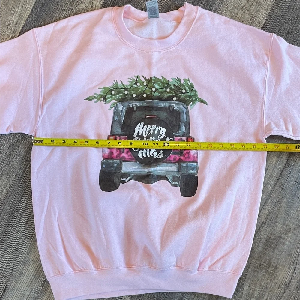 Gildan Pink Crewneck Sweatshirt with Festive Design - Picture 4 of 5